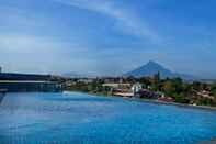 Swimming Pool Grand Edge Hotel Semarang