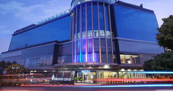 Luar Bangunan Grand Edge Hotel Semarang