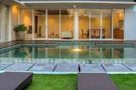 Swimming Pool Villa Umah Putih