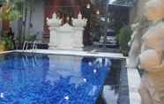 Swimming Pool 4 Stana Puri Anom Guest House