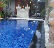 Swimming Pool 4 Stana Puri Anom Guest House