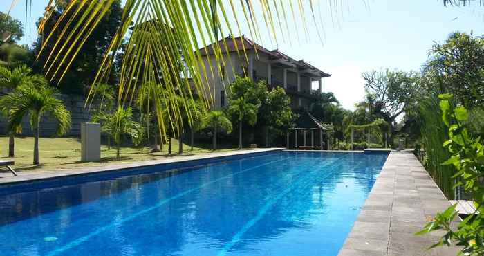 Kolam Renang Bluehill Resort Tulamben