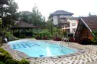 Swimming Pool Villa Istana Bunga - Rotensia