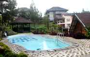 Swimming Pool 5 Villa Istana Bunga - Rotensia