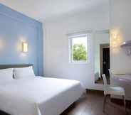 Bedroom 4 Amaris Hotel Cimanuk