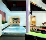 Swimming Pool 7 Amaris Hotel Cimanuk