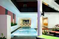 Swimming Pool Amaris Hotel Cimanuk