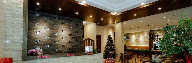 Lobby The Batik Hotel Medan