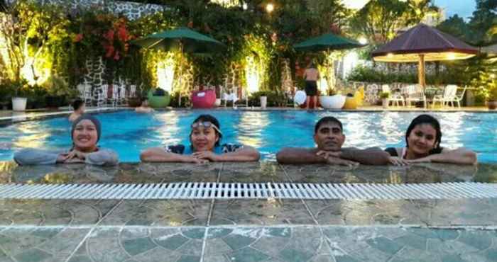 Kolam Renang Parapat View Hotel