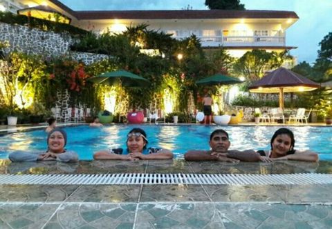 Kolam Renang Parapat View Hotel