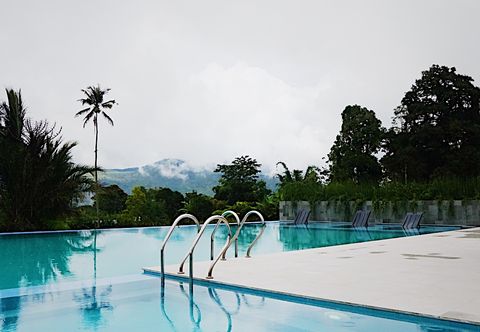 Swimming Pool Jhoanie Hotel