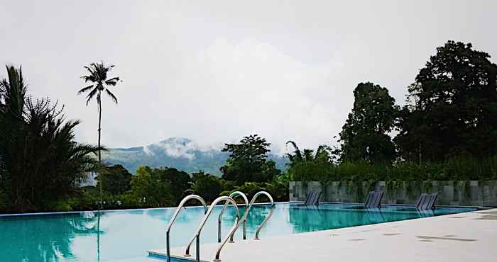 Kolam Renang Jhoanie Hotel 