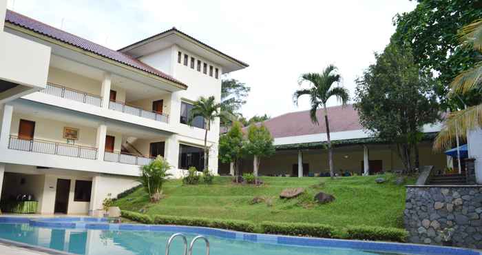 Kolam Renang Ole Suites Cottage