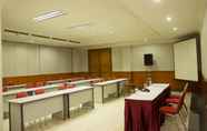 Functional Hall 6 RedDoorz @ Surapati