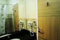 In-room Bathroom Grand Aquarium Hotel Pangandaran