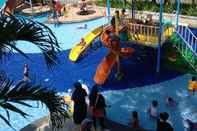 สระว่ายน้ำ Grand Aquarium Hotel Pangandaran