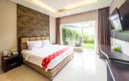 Bedroom 6 New Surya Hotel 