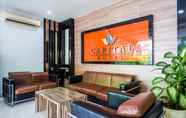 Lobi 3 Urbanview Hotel Capital Makassar