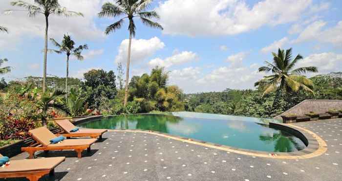 Swimming Pool Tanah Merah Art Resort