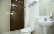 ห้องน้ำภายในห้อง 6 Hotel Vindhika Gunung Merapi