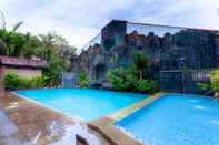 Swimming Pool Hotel Mahkota Plengkung by Ecommerceloka