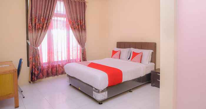 Bedroom OYO 884 Rumoh PMI Hotel