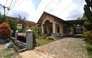 Exterior 3 Full House 3 Bedroom at Darmo Homestay Nurya