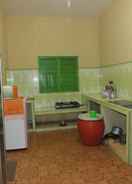 BATHROOM Full House 3 Bedroom at Darmo Homestay Nurya