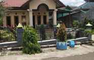 Bangunan 2 Full House 3 Bedroom at Darmo Homestay Nurya