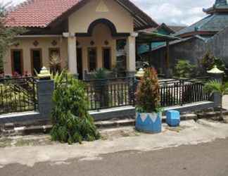 Exterior 2 Full House 3 Bedroom at Darmo Homestay Nurya