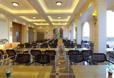Bar, Cafe and Lounge 7 Grand Town Hotel 