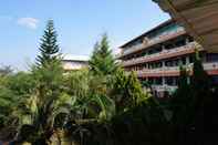 Exterior Surya Indah Hotel and Restaurant