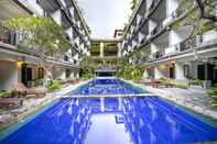 Swimming Pool Champlung Mas Hotel