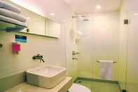 Toilet Kamar Idoop Hotel by Prasanthi