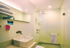 In-room Bathroom 6 Idoop Hotel by Prasanthi