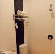 Toilet Kamar 2 Parade Guest House