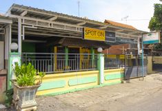 Exterior 3 SPOT ON 1931 Kampung Osing Inn