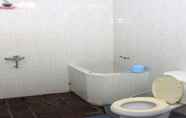 In-room Bathroom 3 Hotel Tanjung Asri