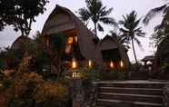 Lobi 7 Secret Point Huts