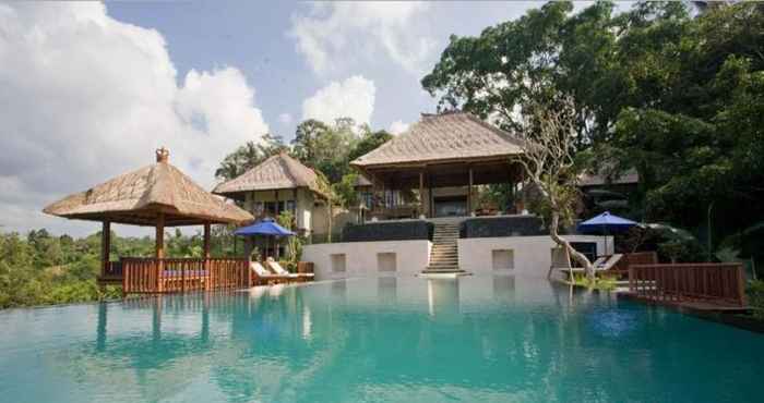 Swimming Pool Amori Villas