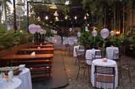 Quầy bar, cafe và phòng lounge Puri 56 Hotel & Resto