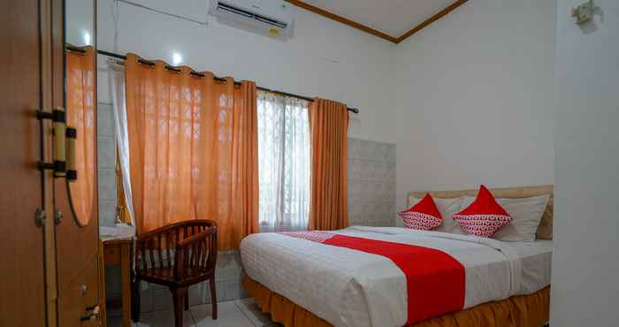 Bedroom OYO 1216 Hotel Sejati