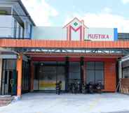 Exterior 2 OYO 1149 Hotel Mustika