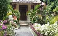 Exterior 3 Star East Bungalows