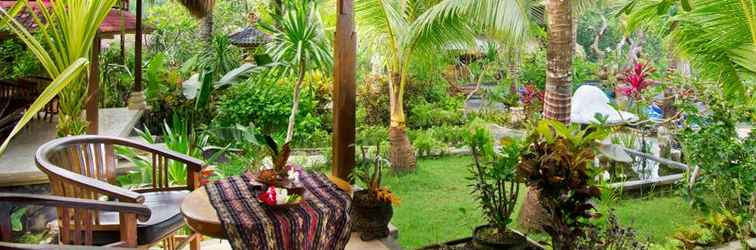 Lobby Mushroom Beach Bungalows