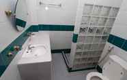 Toilet Kamar 5 Griya Tirta Hotel 
