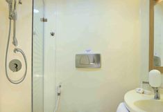In-room Bathroom 7 Cordela Hotel Cirebon