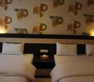 Bedroom 6 Guest Hotel Manggar