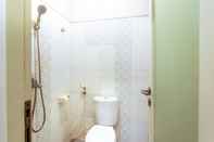 Toilet Kamar Ardhya Guesthouse Syariah by Ecommerceloka