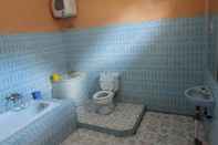 In-room Bathroom Bukit Samak A1 Cottage